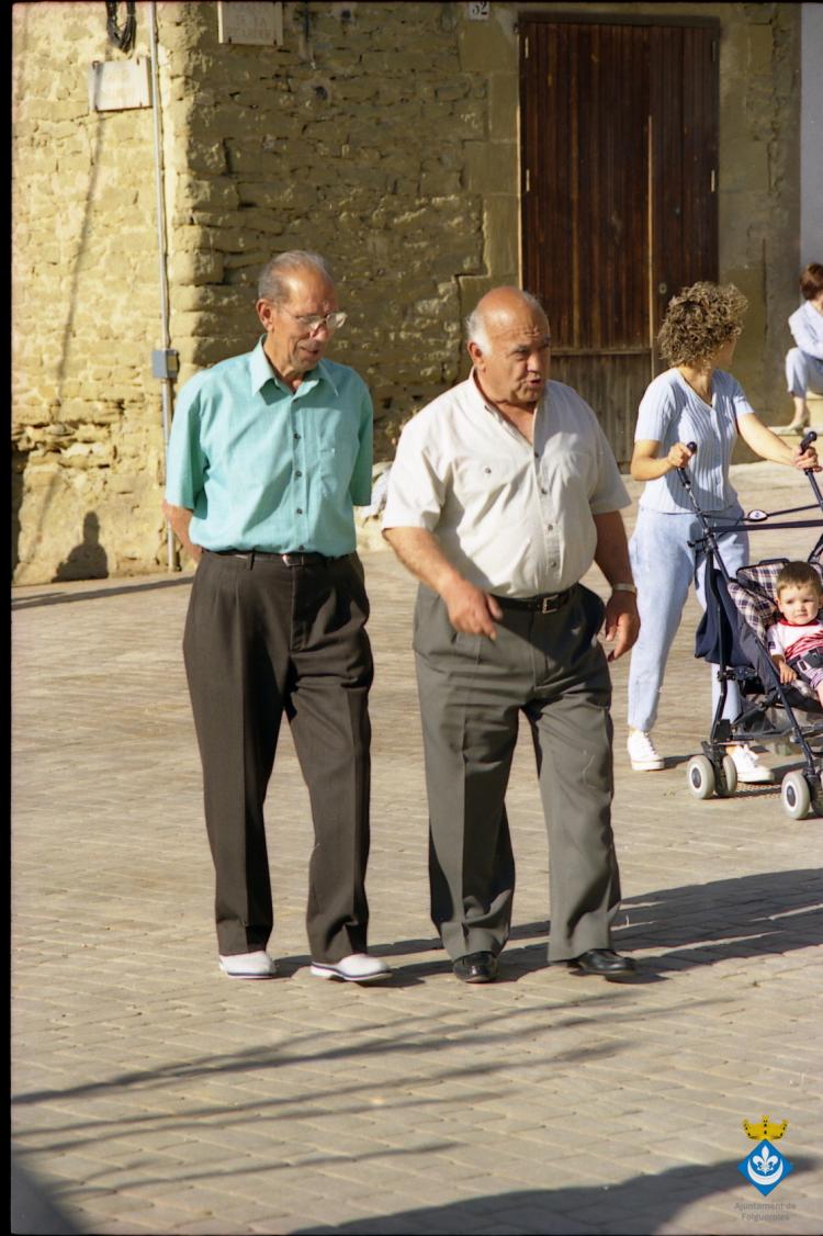 Sardanes a la plaça de la Ricardera