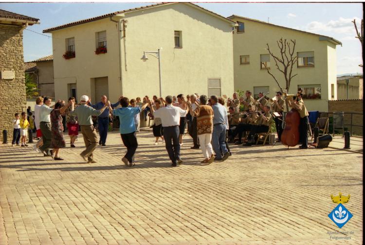 Sardanes a la plaça de la Ricardera