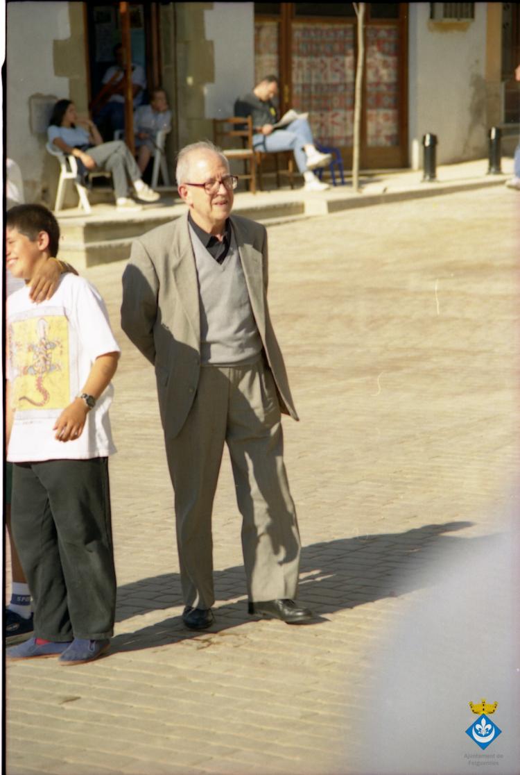 Sardanes a la plaça de la Ricardera. El rector Ramon Besora