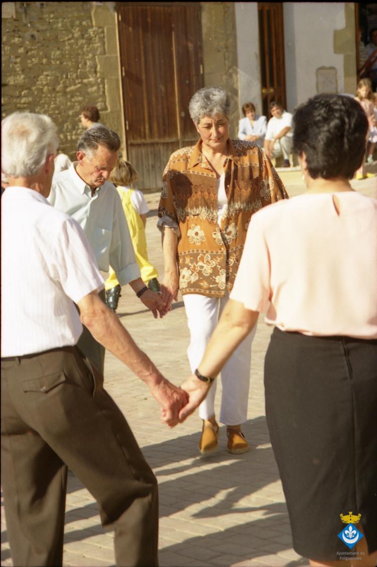 Sardanes a la plaça de la Ricardera