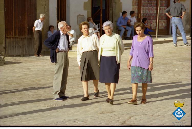 Sardanes a la plaça de la Ricardera