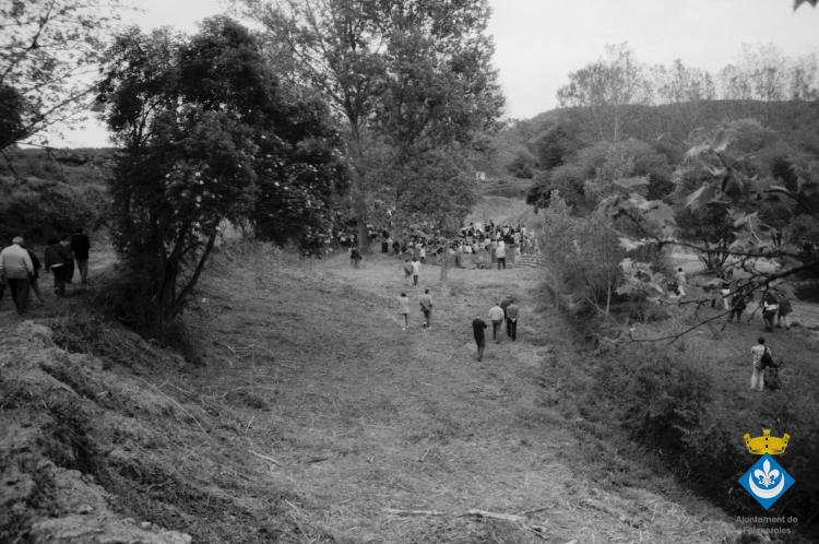 Inauguració de la signatura de la Font Trobada dins la Festa Verdaguer, obra de Perejaume