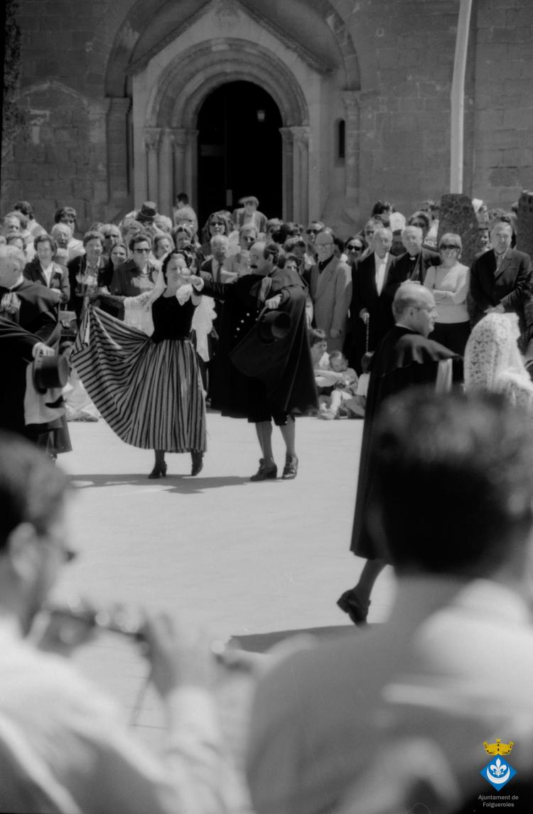Ballets dins la Festa Verdaguer. Gil Orriols, alcalde de Folgueroles, Just Palma, regidor de Vic, Maria Homs, presidenta d'Amics de Verdaguer