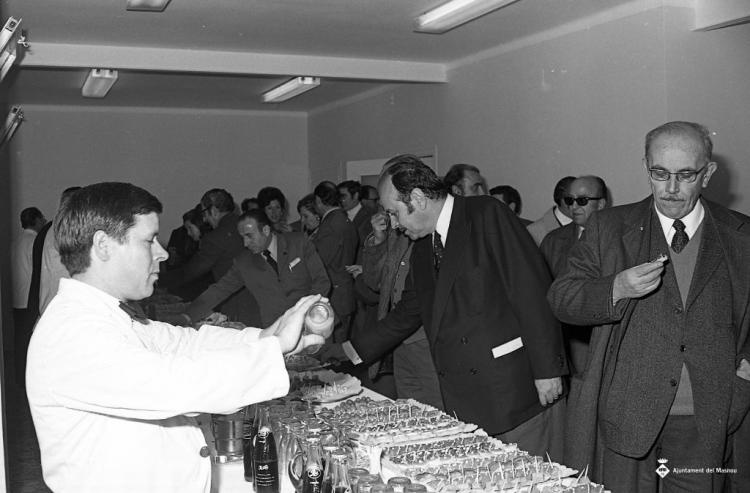 Inauguració de l'oficina de la Caixa Laietana
