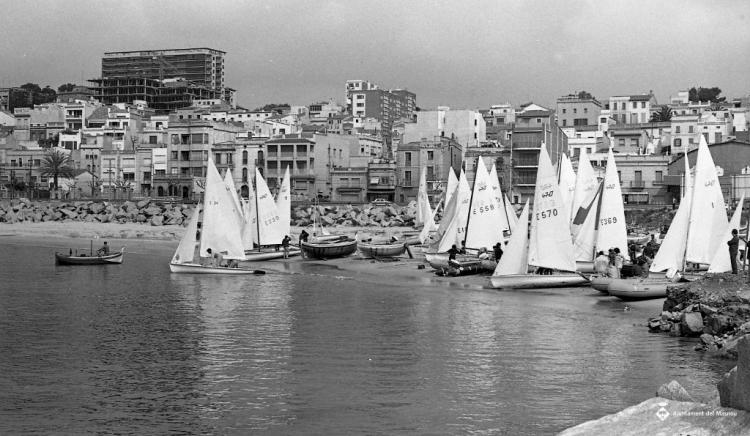 Regates de vela a la platja