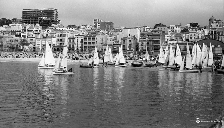 Regates de vela a la platja
