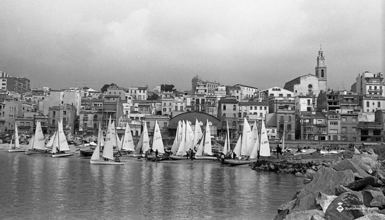 Regates de vela a la platja