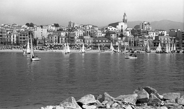 Regates de vela a la platja