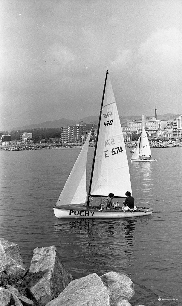 Regates de vela a la platja