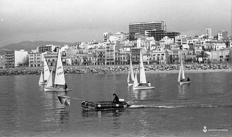 Regates de vela a la platja