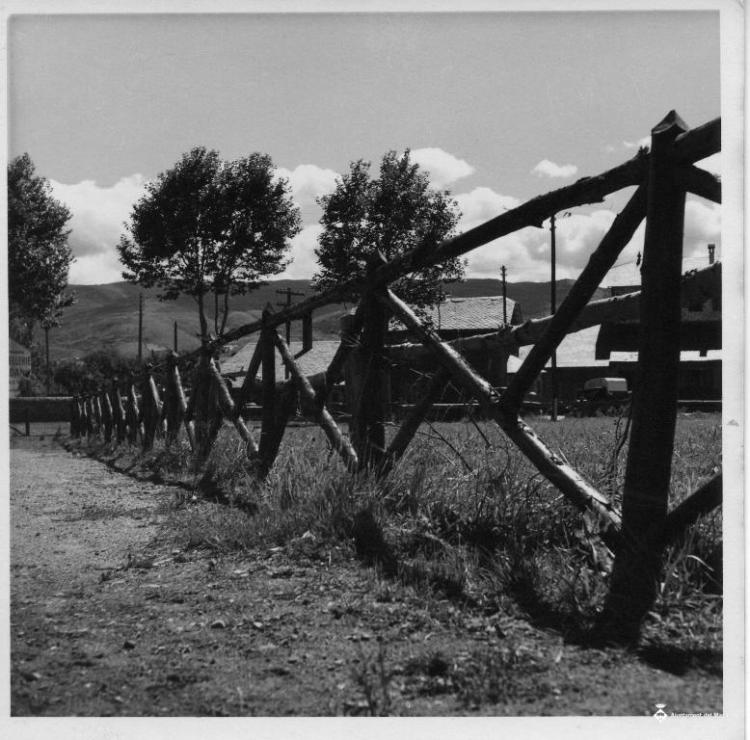 Detall d'una tanca de fusta a Puigcerdà