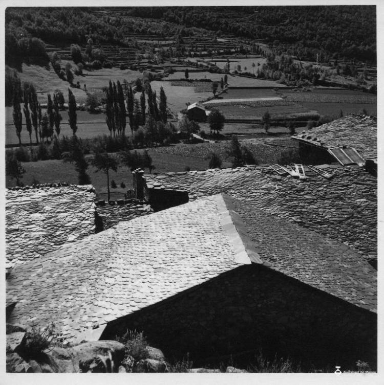 Perspectiva dels camps que envolten Andorra la Vella