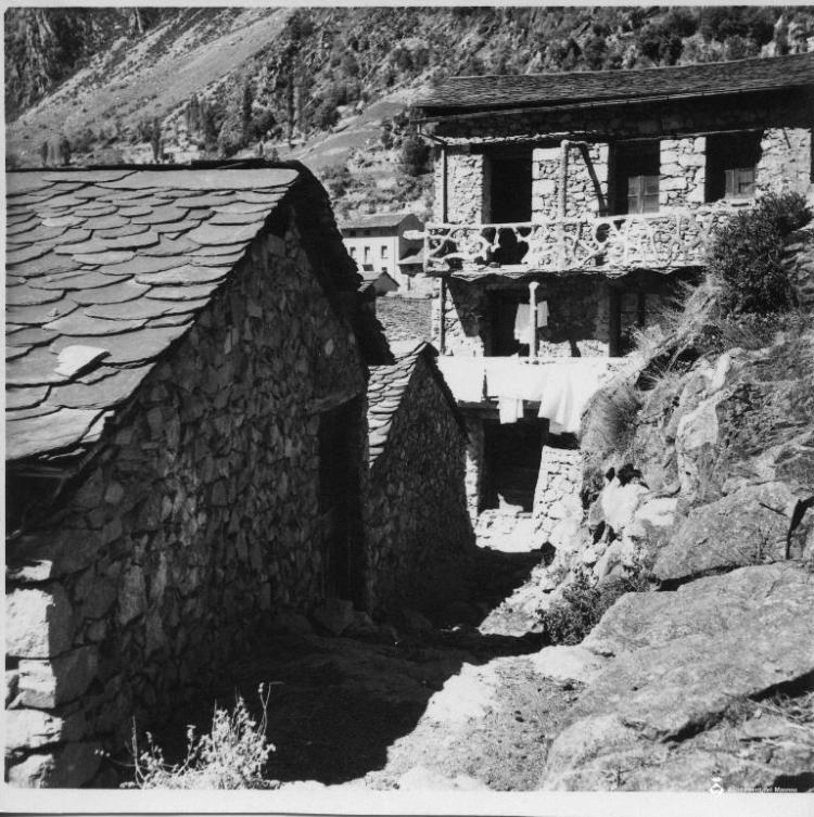 Vista d'algunes cases i carrers d'Andorra la Vella