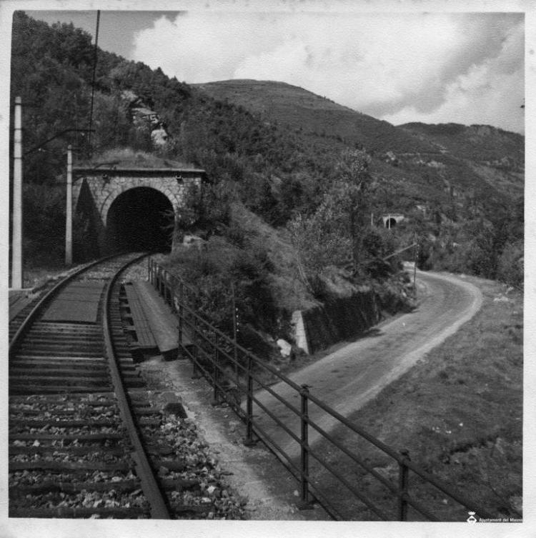 Vies de tren i carretera camí de Ripoll