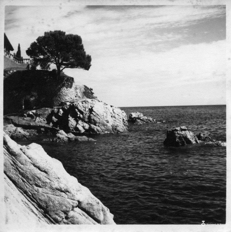 Roques a la costa d'Aiguablava