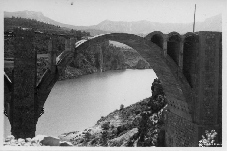 Pont en construcció al pantà d'Oliana (Alt Urgell)