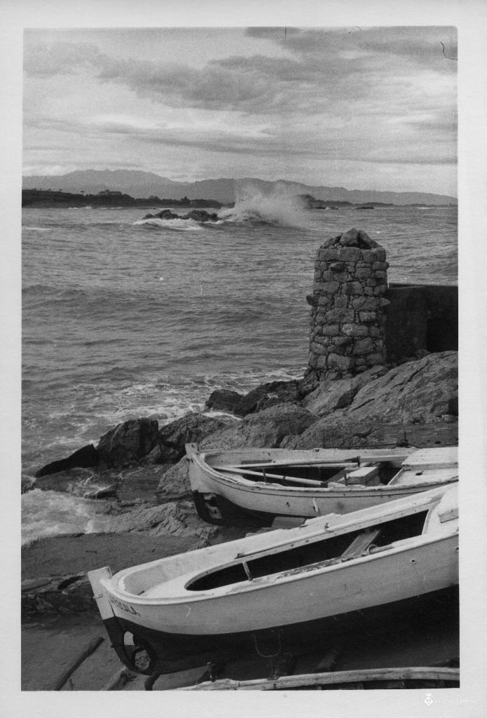Barques de pesca varades a l'Escala (Alt Empordà)
