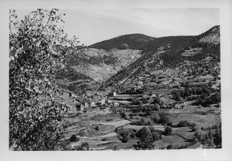 Perspectiva d'un petit poble d'Andorra