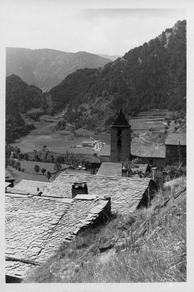 Teulades i campanar de les cases d'Ordino, Andorra