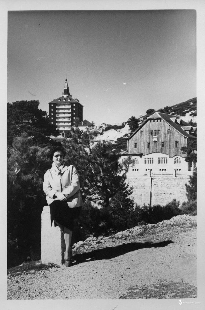 Teresa Torres amb Navacerrada al fons