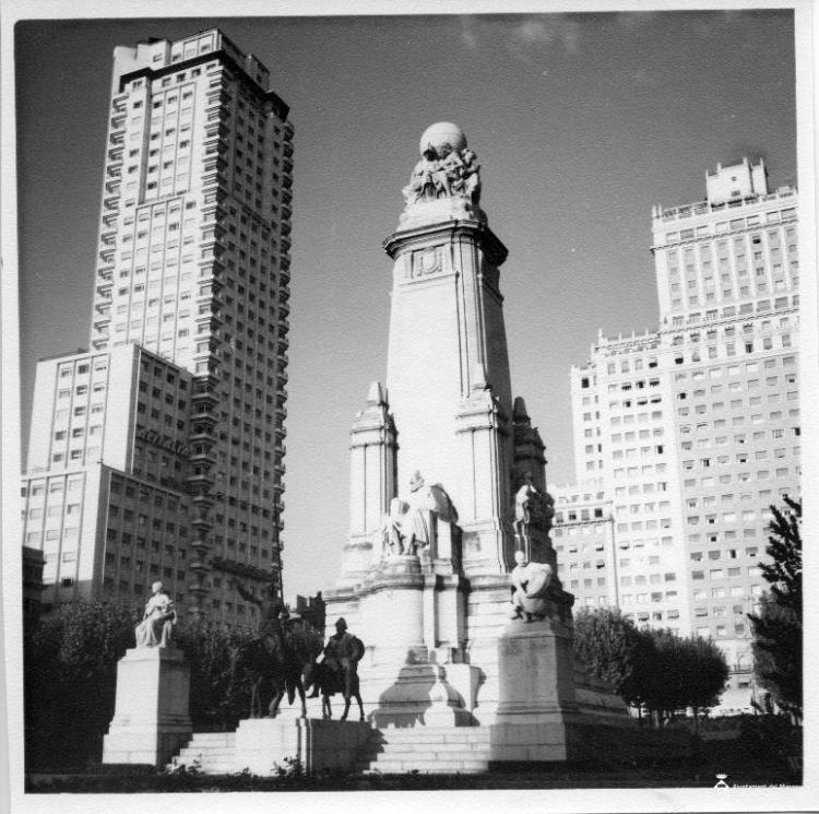 Monument a Cervantes a la plaça d'Espanya de Madrid