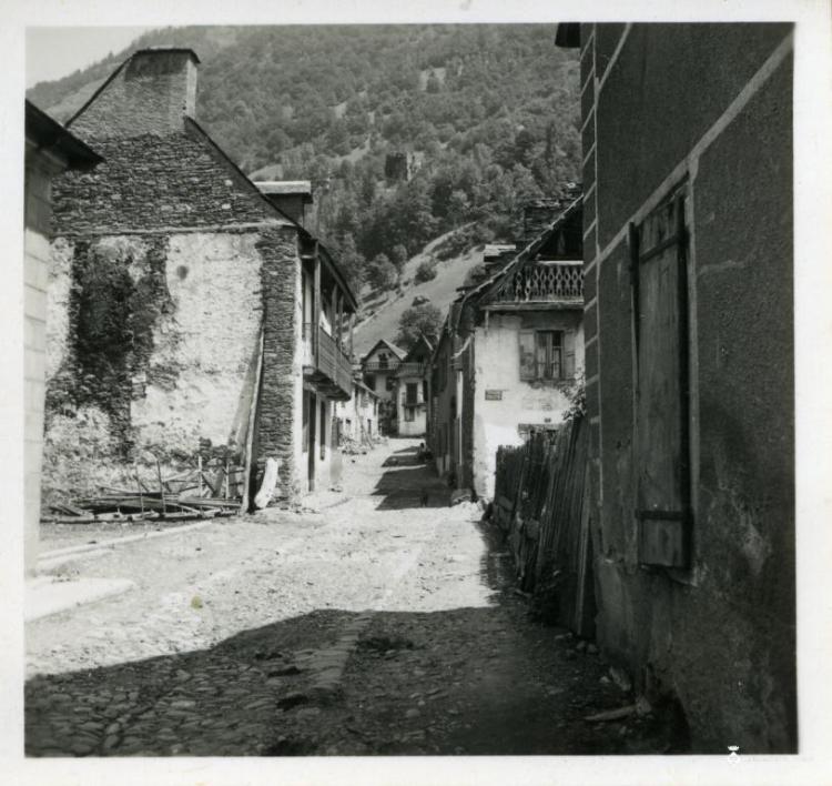 Vista d'un carrer de Les (Vall d'Aran)
