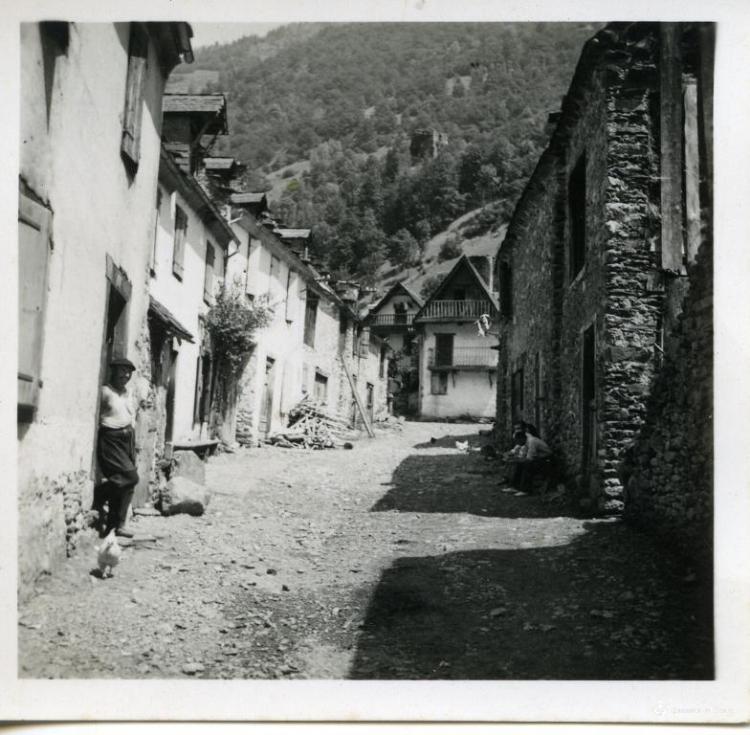 Vista d'un carrer de Les (Vall d'Aran)