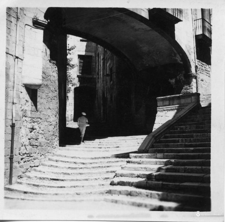 Escales i arc d'un carrer del Call de Girona