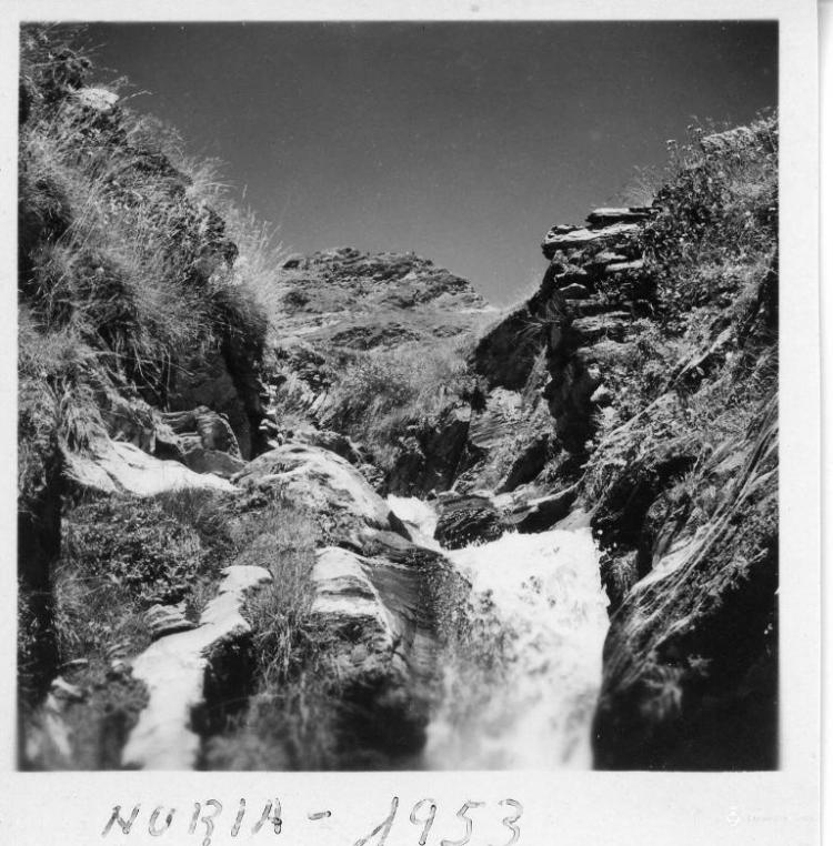 Salt d'aigua a la zona de Núria (Ripollès)