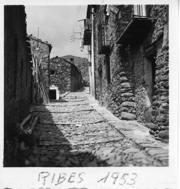 Detall d'un carrer de Ribes de Freser (Ripollès)