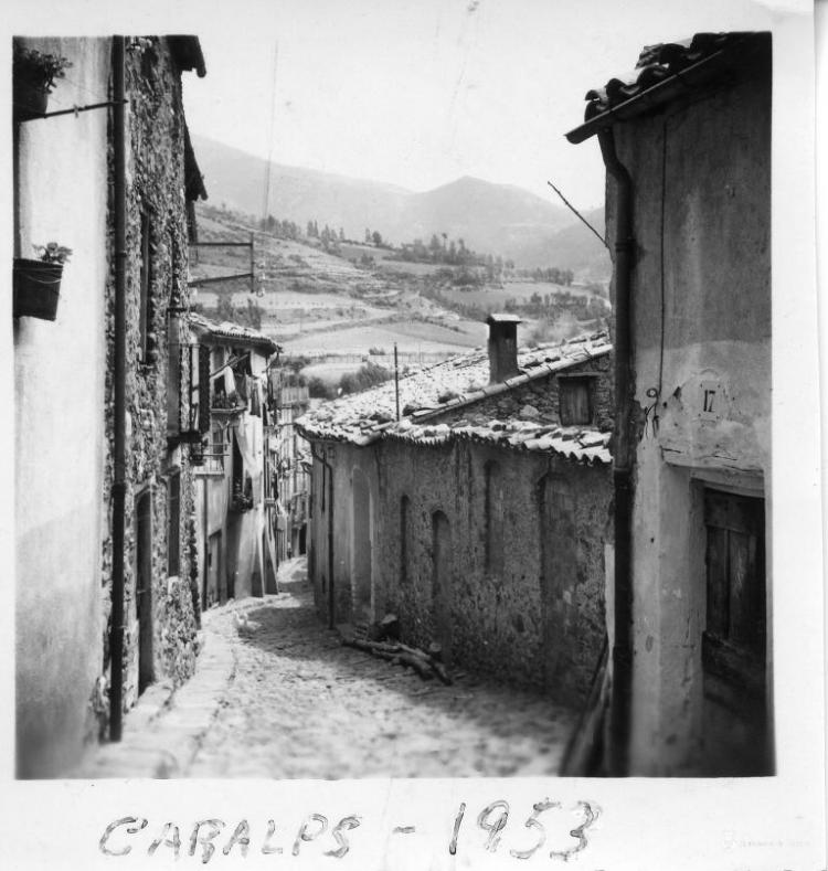 Detall d'un carrer de Queralbs (Ripollès)