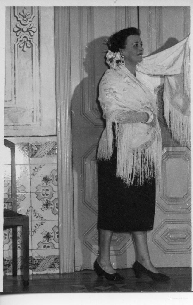 Retrat de Ramona Torres amb un mantell