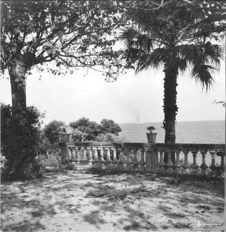 Mirador al mar des de els jardins de Cal Marquès
