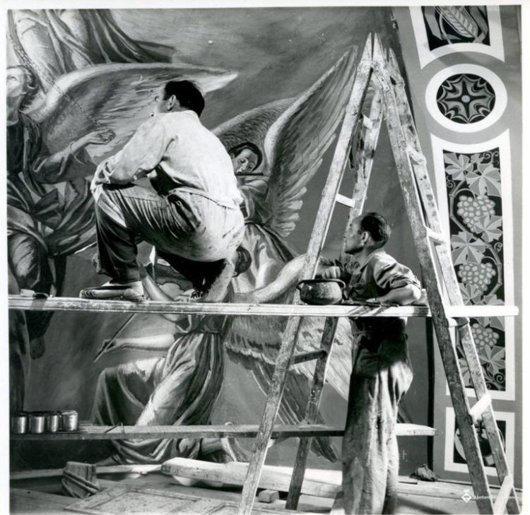 J. Brunet pintant les pintures de la cúpula de la Capella del Santíssim