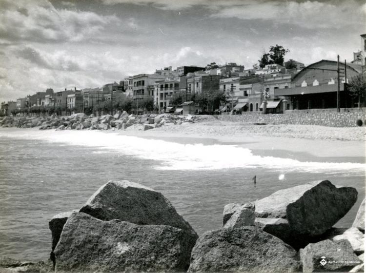 Façana marítima del Masnou des de l'espigó
