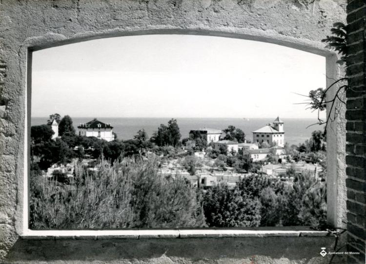 Perspectiva del Masnou des d'un arc d'un mirador