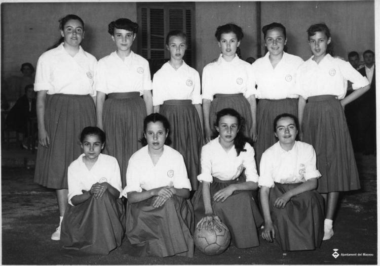 Equip de bàsquet femení d'estudiants de les Escolàpies