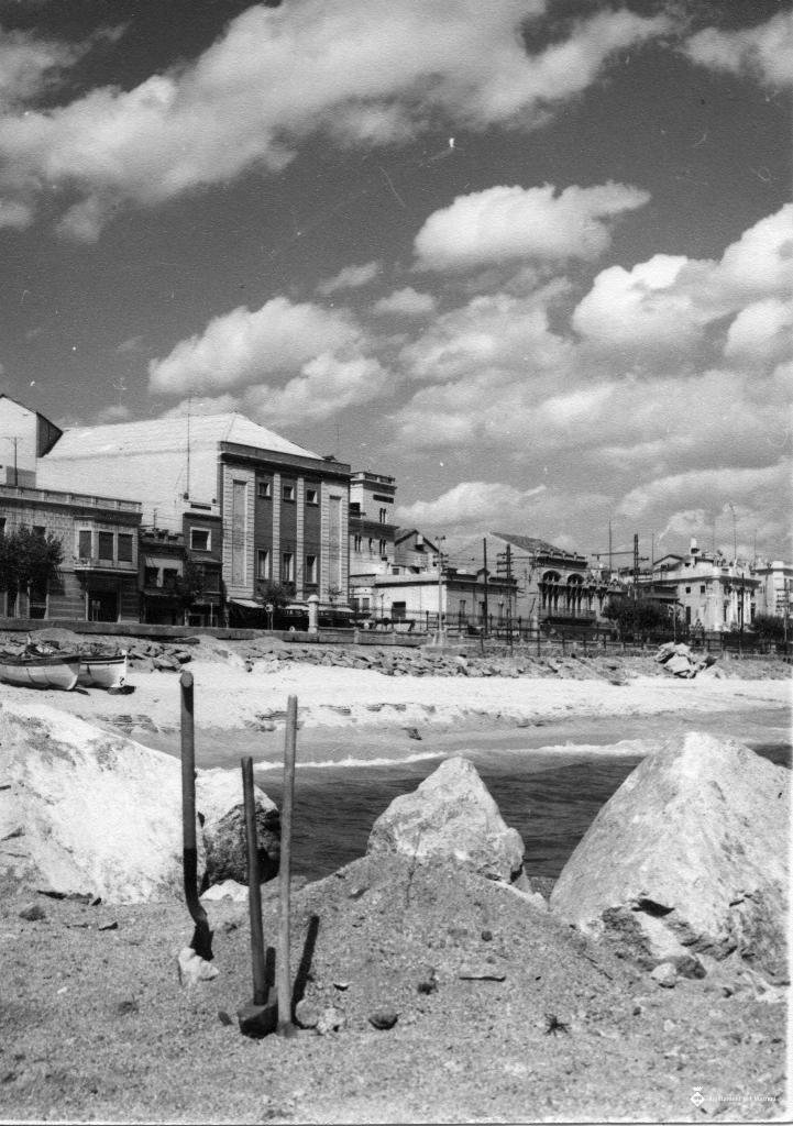 Façana marítima del Masnou des de les obres de l'espigó