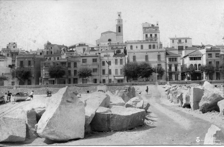 Façana marítima des de l'espigó en obres