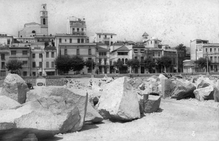 Façana marítima des de l'espigó en obres