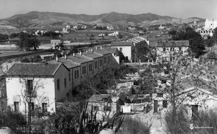 Carrer Amadeu I vist des de la part de darrere de les Cases Barates