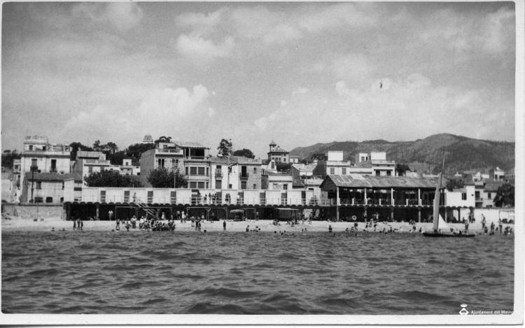 Banys de Sant Pere i platja des del mar