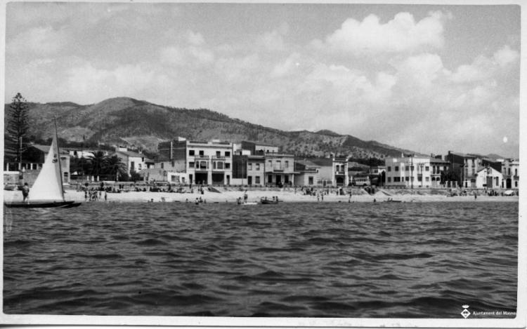 Vista de la platja del Masnou a la zona d'Ocata des del mar