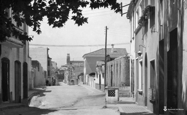 Vista del carrer Sant Felip a l'alçada del torrent de l'Ase