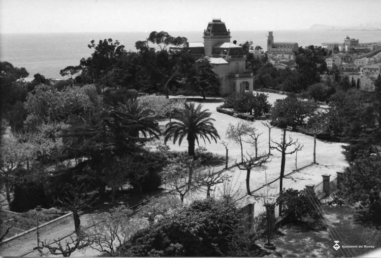 Can Guarino i els seus jardins coberts de neu