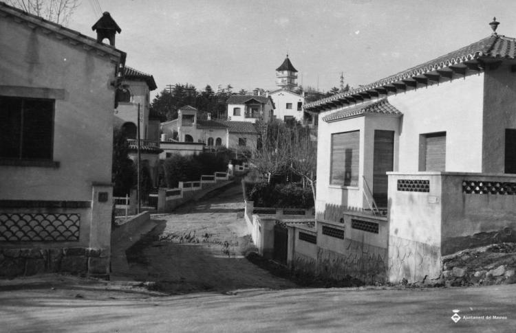 Carrer de Carme de Califòrnia amb la Torre Xina al fons