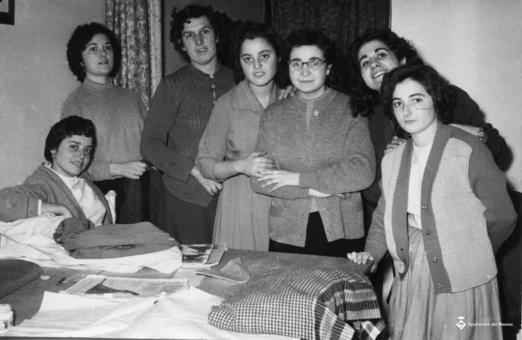 Grup d'alumnes de costura de Teresa Torres