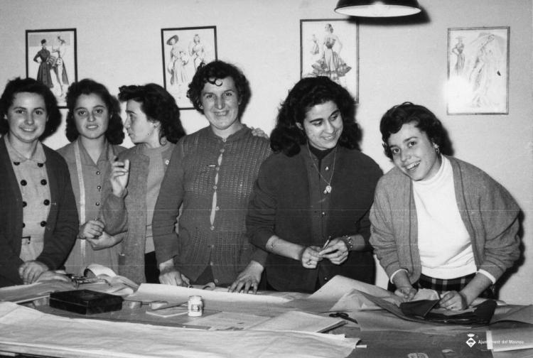 Grup d'alumnes de costura de Teresa Torres