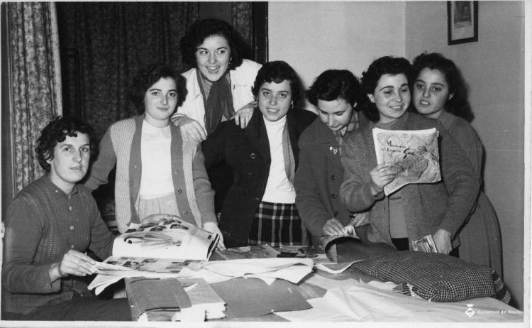 Grup d'alumnes de costura de Teresa Torres