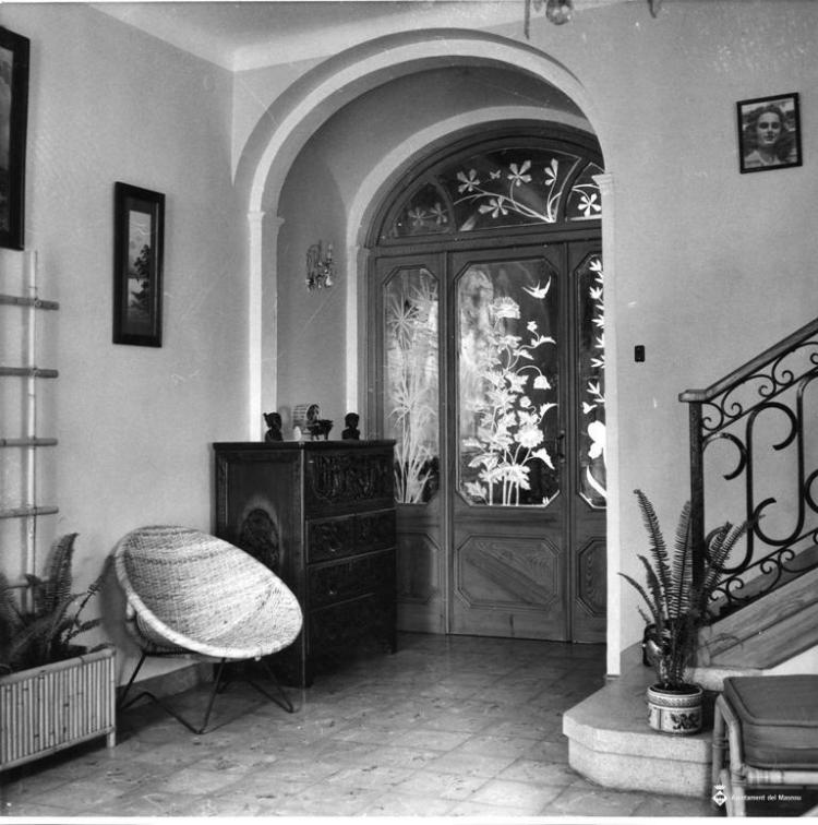 Rebedor i entrada d'una casa particular